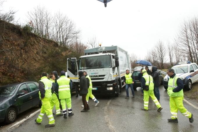 Tempo scaduto la discarica deve chiudere, la Presila pronta a bloccare i Tir 197 celico clocchi