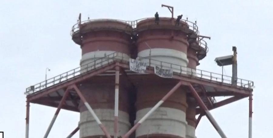 centrale enel protesta 2 operai rossano 2