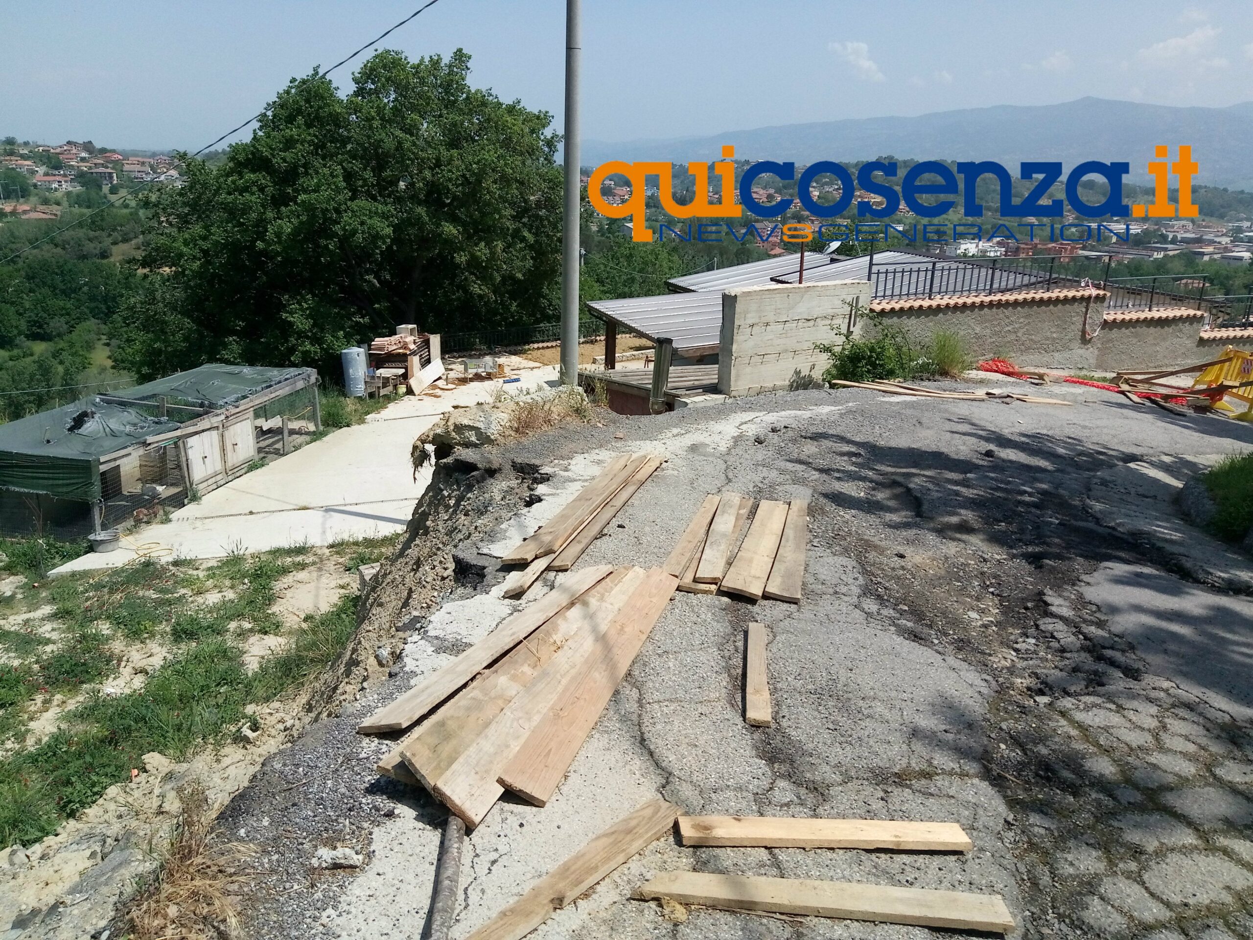 Strade a Rende, nel centro storico avvallamenti e crolli (FOTO) 62 centro storico rende buche 10 1 scaled