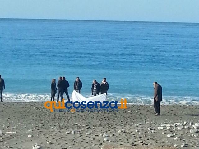 Trovato cadavere a Paola, il corpo restituito dal mare. Si tratta di un ragazzo di Dipignano 51 cfb149fa0754a7bc6dd4ac7325355156