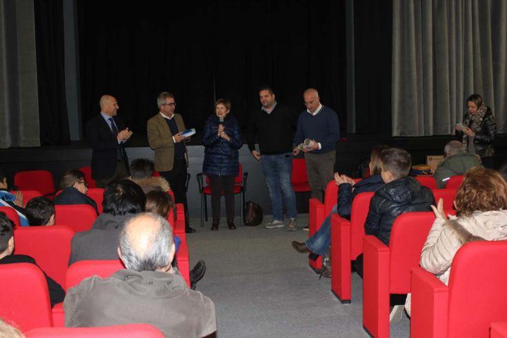 cgil consegna defibrillatore