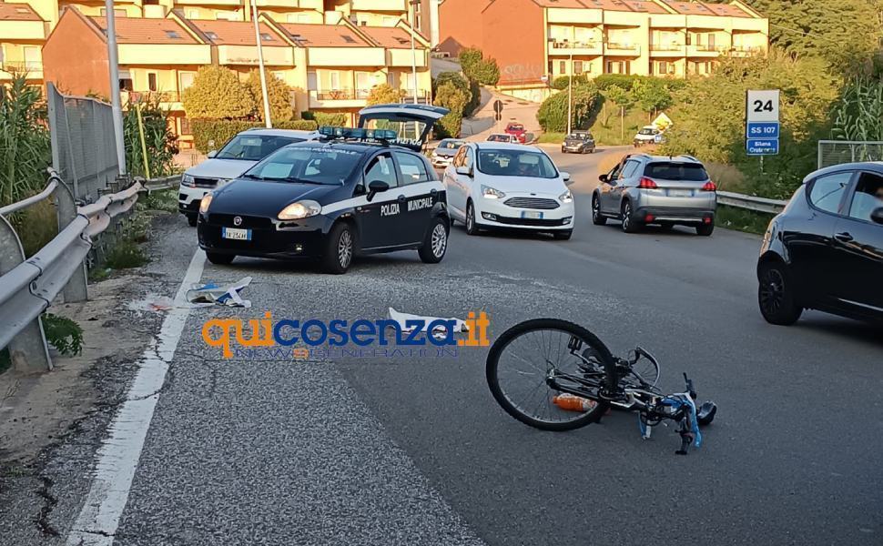 ciclista investito ss 107 rende arcavacata 01