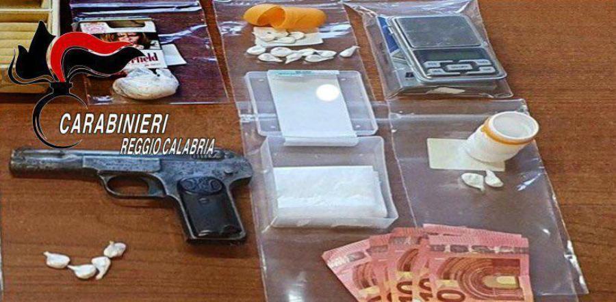 coacina pistola soldi reggio carabinieri