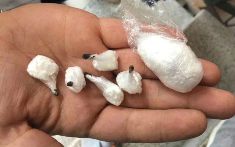 Vede i carabinieri e tenta di disfarsi della cocaina, arrestato cassanese 80 cocaina 638x400 4