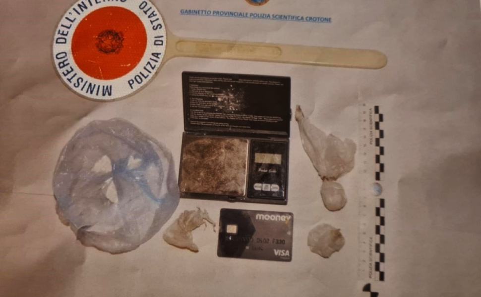 cocaina crotone plafoniera