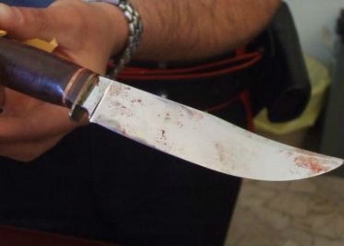 Si aggirava nei pressi di un centro scommesse con un coltello da cucina: denunciato 24enne 59 accoltella famiglia cosenza