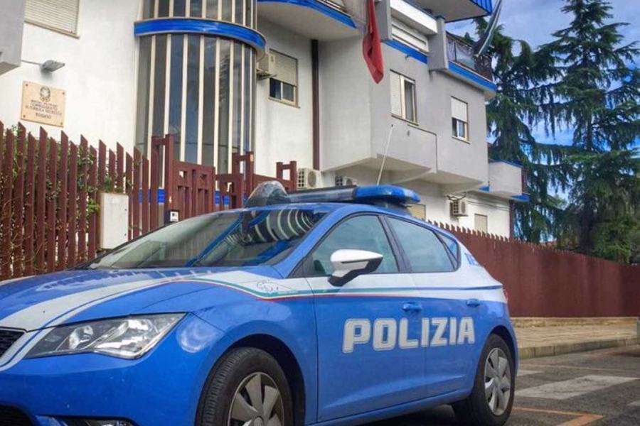 Droga, due persone arrestate a Corigliano Rossano 71 commissariato corigliano rossano polizia