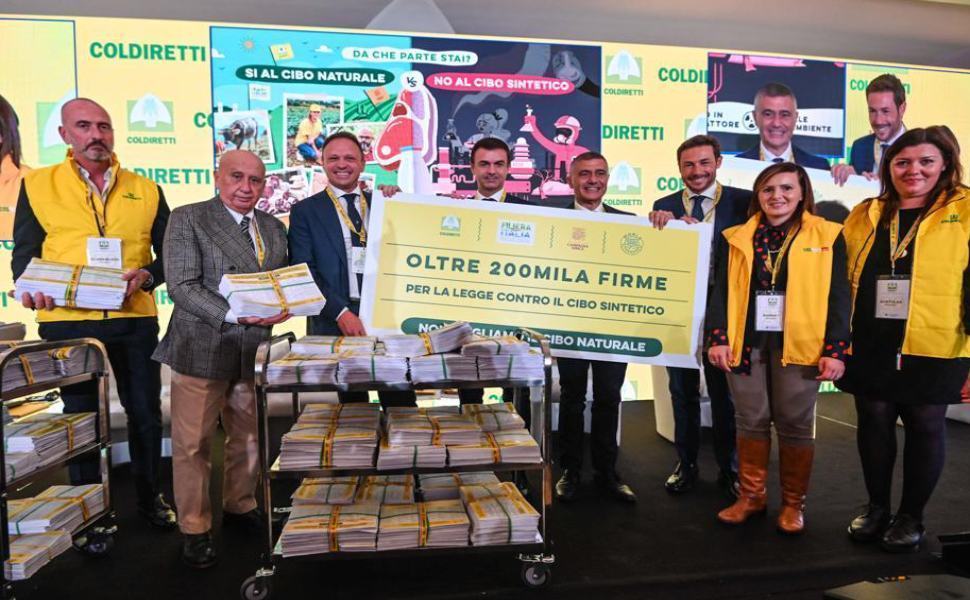 consegna firme contro cibo sintetico calabria