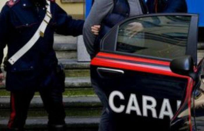 Furto in un'abitazione di Roggiano Gravina, arrestato un 57enne. Ad incastrarlo una telecamera 194 consegna carabinieri 5