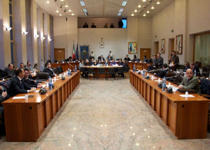 Cosenza, domani in assise assente la minoranza 56 consiglio-comunale