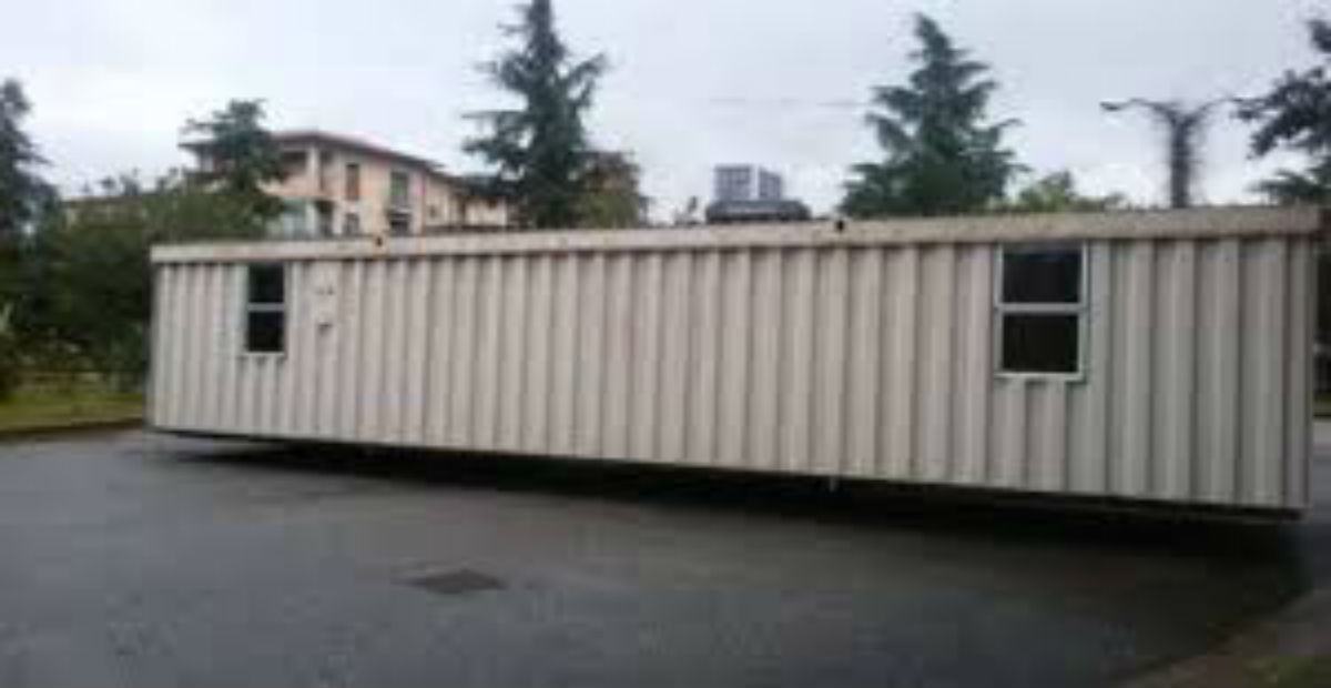 Containers con condizionatori per i senzatetto cosentini in via degli Stadi 51 container