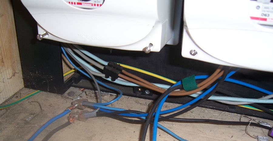 Rubano l'energia elettrica, denunciate tre persone nel cosentino 51 contatore enel abusivo