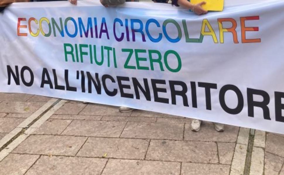 Rifiuti: sindaci in piazza contro il raddoppio dell'inceneritore di Gioia Tauro 51 contro raddoppio inceneritore gioia tauro