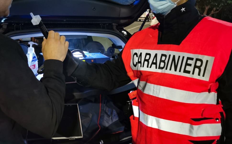 controlli carabinieri alcol test etilometro
