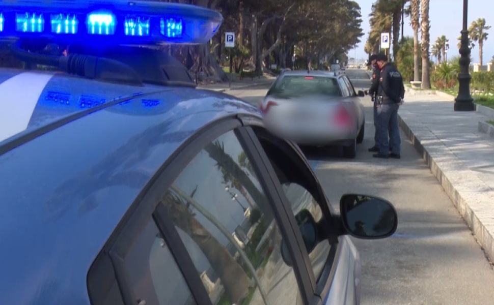 Ricercato era in auto con un chilo di marijuana e documenti falsi, arrestato 51 controlli polizia reggio calabria strada