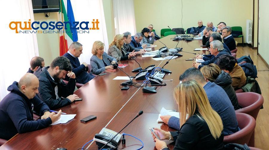 Oss Cosenza. Il "ricatto" della Coopservice: o riduzione delle ore per tutti o a casa 32 colleghi 51 coopservice tavolo prefettura2