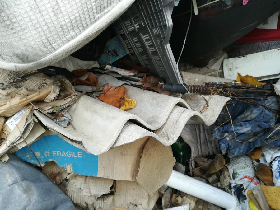 Eternit, discarica a cielo aperto in centro città (Foto) 53 cop 7