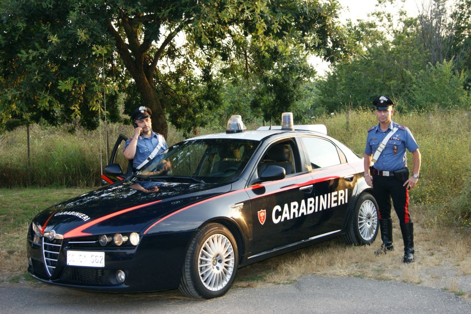 Tenta di sfondare la porta della casa in cui vive l'ex compagna, arrestato 51 corigliano 9