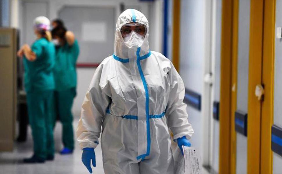 Sempre alti ma in lieve calo i contagi (1.469). Boom di ricoveri: +19 ingressi 51 coronavirus ospedale 10