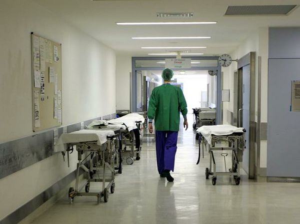 Oliverio vuole un nuovo ospedale pubblico a Vaglio Lise 65 corsia ospedale