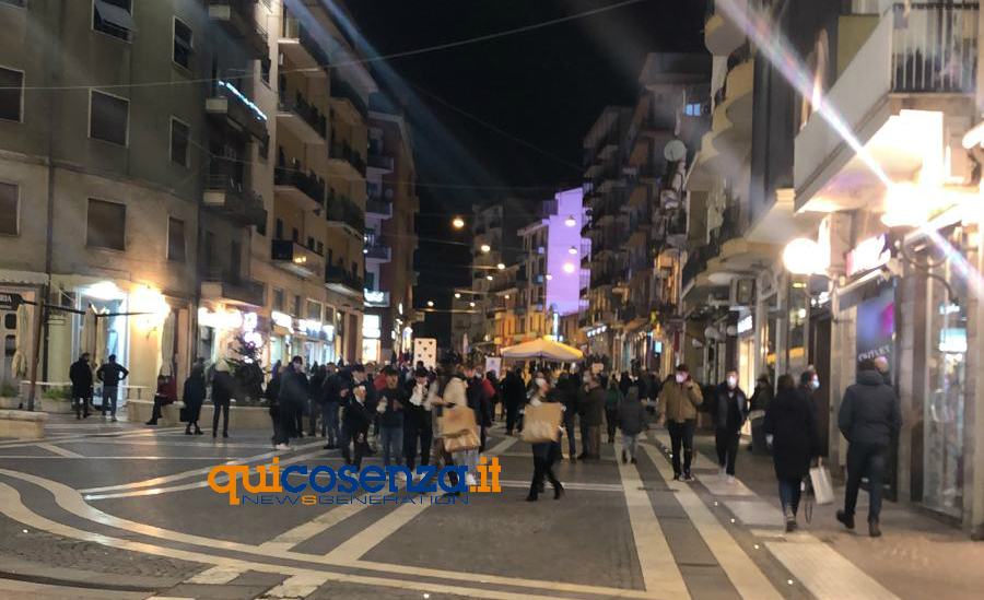 Zona gialla, è già allarme. Speranza: "non significa scampato pericolo" 51 cosenza 1 giorno zona arancione corso mazzini 02