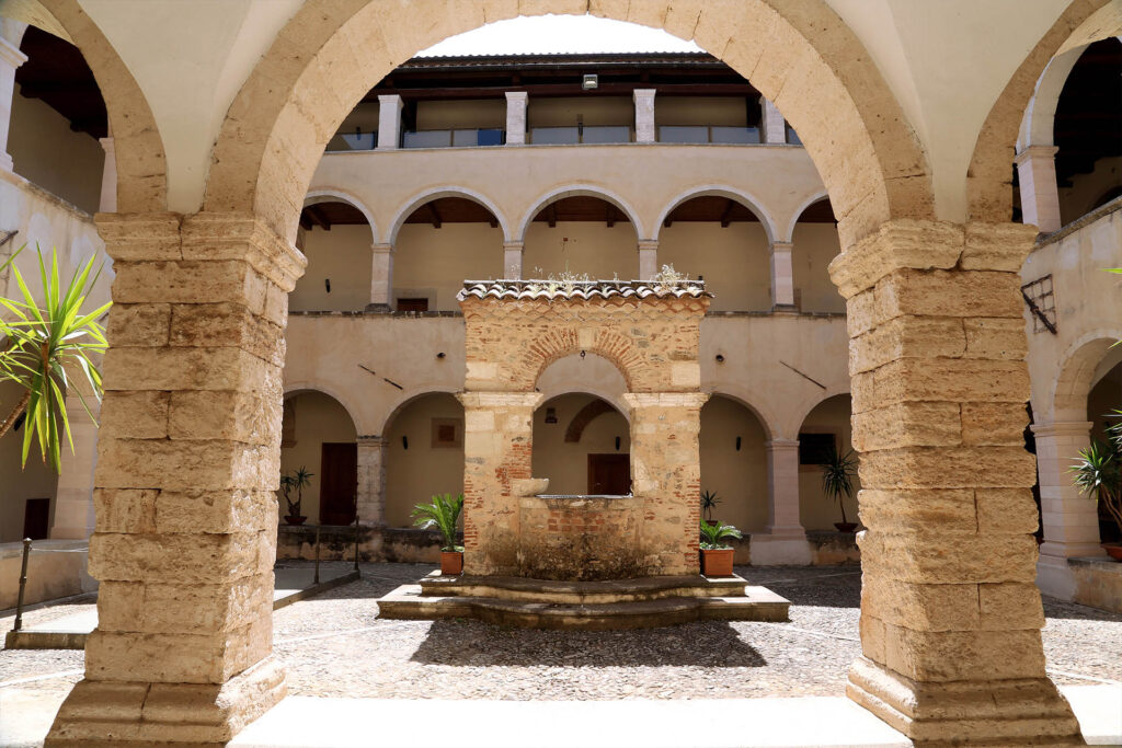 cosenza museo dei brettii e degli enotri pozzo chiostro convento degli agostiniani