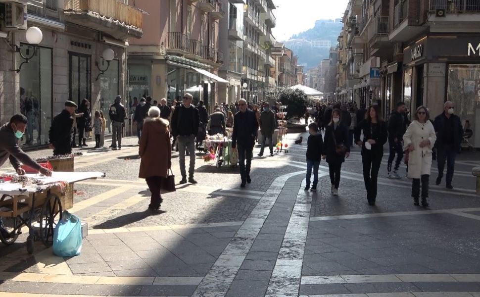 Covid, task force rassicura "non c'è un caso Calabria. Numeri in aumento ovunque" 51 cosenza senza mascherina 1 1