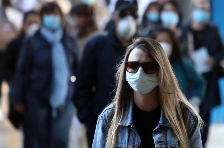 covid gente passeggio mascherine 2