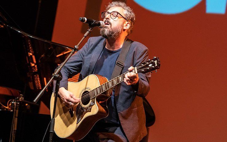Straordinario omaggio del cantautore cosentino Brunori a Lucio Dalla 59 cq5dam.web .738.462