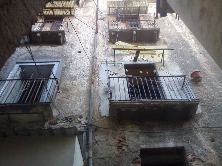 Un altro crollo a Cosenza Vecchia, evacuata una famiglia (FOTO) 77 crollo cosenza vecchia 131
