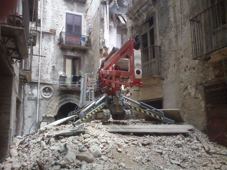 crollo cosenza vecchia 16