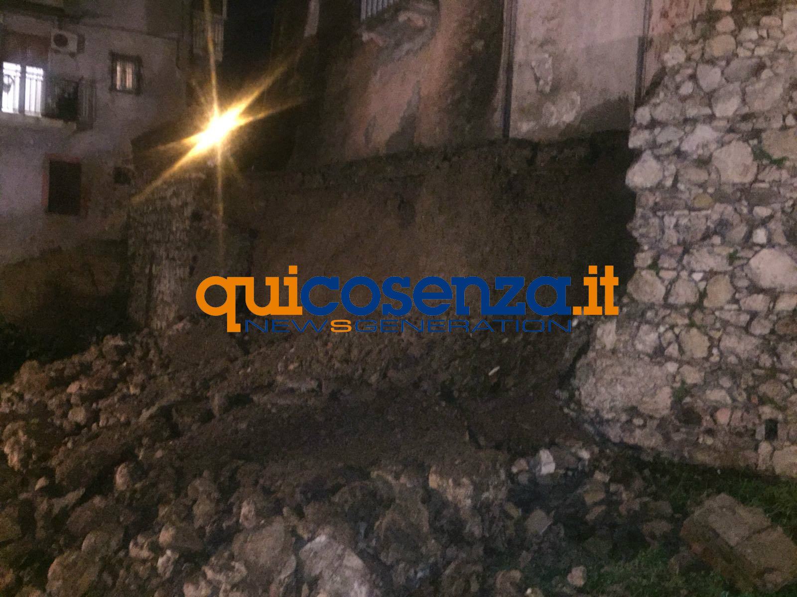 crollo massa muro cosenza vecchia 6