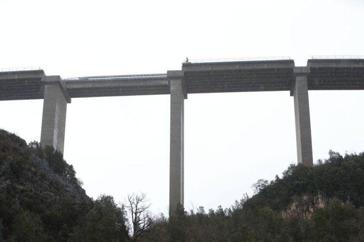 crollo ponte italia bobcat 13 MGZOOM