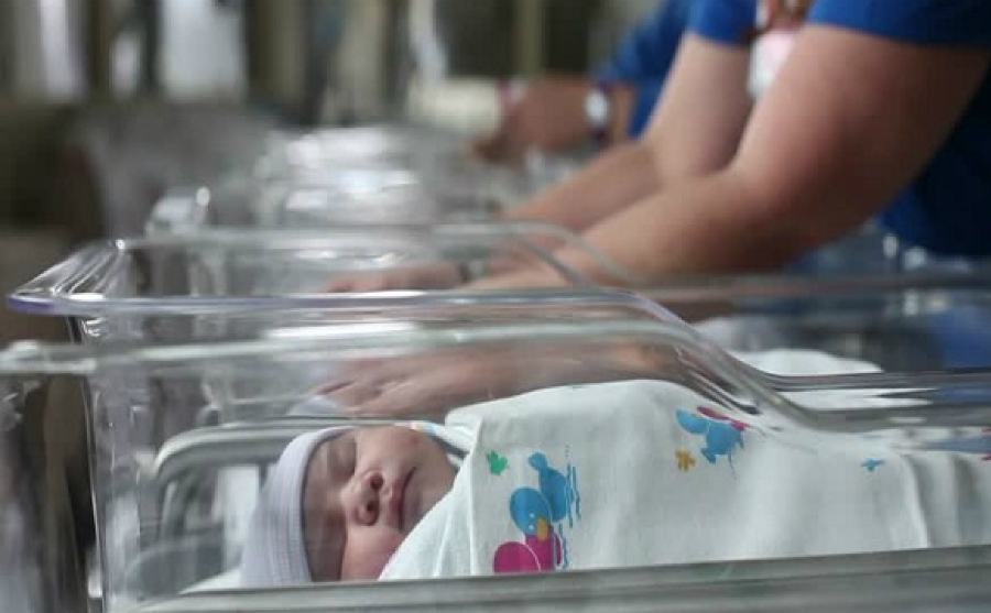 Effetto Covid sui nuovi nati, nel 2021 saranno meno di 400.000 51 culla ospedale neonato