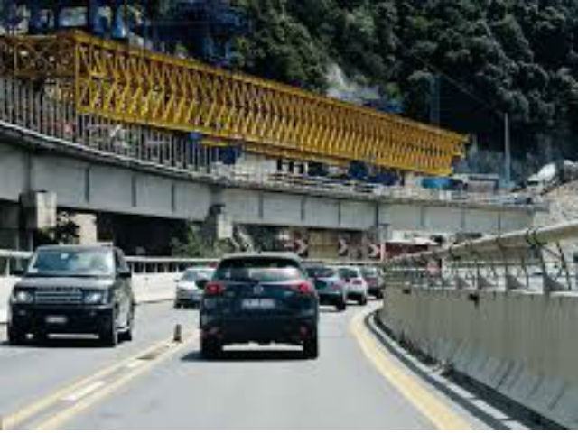 Rallentamenti sulla Salerno - Reggio Calabria a causa di un incidente nei pressi di Falerna 51 d2a1f347c4a517aed770628c2d087605