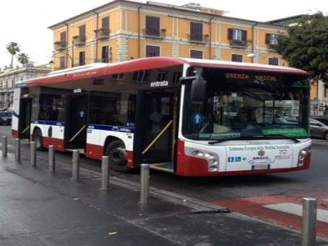 Protesta degli studenti contro il blocco della Circolare Veloce 53 d6ce2fe84b8024343f145380ad2b670a