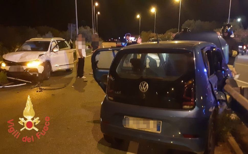 Scontro tra due auto sulla Statale 106: tre i giovani coinvolti 51 d9109b0d d369 474c a17a 3bf74ddfe72a