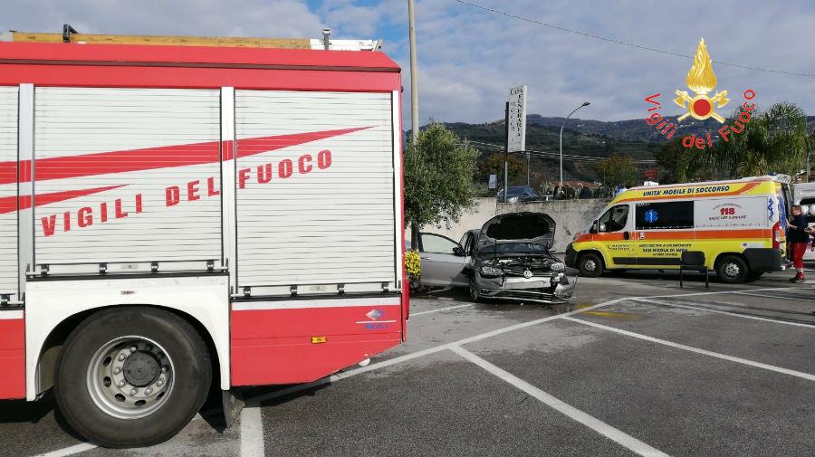 Incidente stradale, tre persone coinvolte 51 da5d23ff 6f4d 40d1 bb9d df09225c26c1