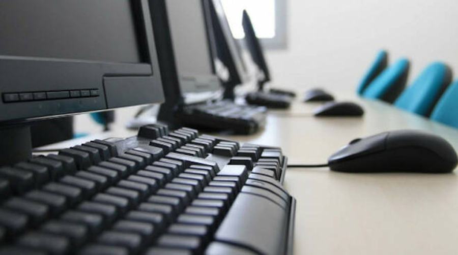 Cosenza, docente in Dad in atteggiamenti apparentemente osceni 51 dad