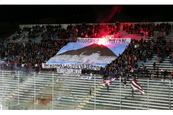 Striscioni contro repressione e di 'cattivo auspicio' per i catanesi, undici daspo 59 daspo
