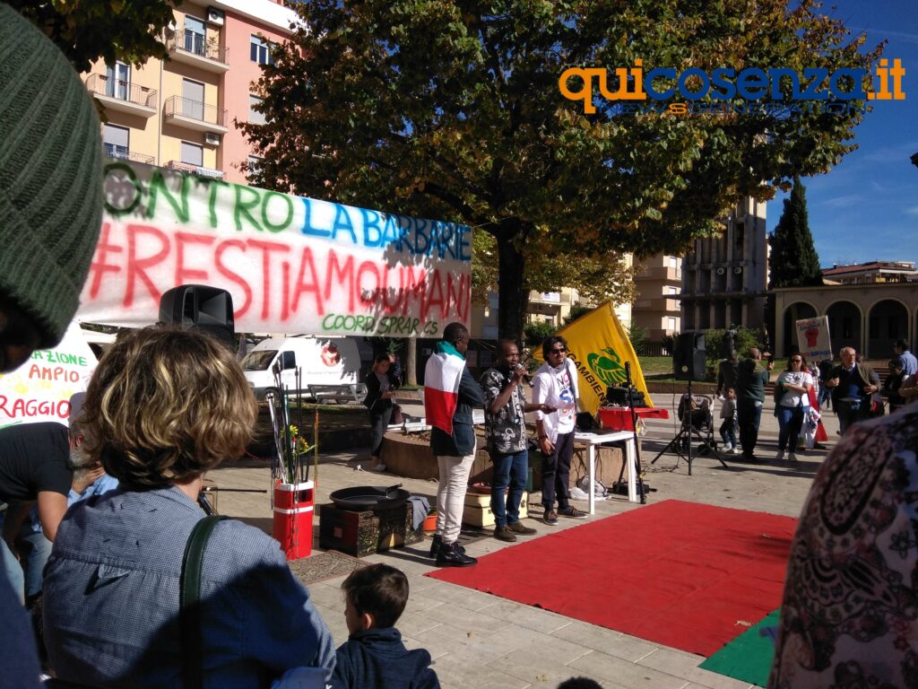 Cosenza in piazza contro il decreto Salvini, i migranti: "Anche noi abbiamo paura" 1 decreto salvini cosenza6