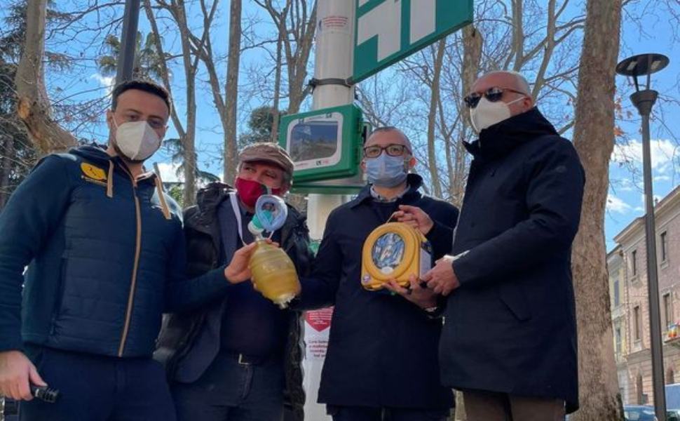 Nella Villa Nuova un defibrillatore donato da cittadini, associazioni e commercianti 51 defibrillatore villa nuova cosenza 02