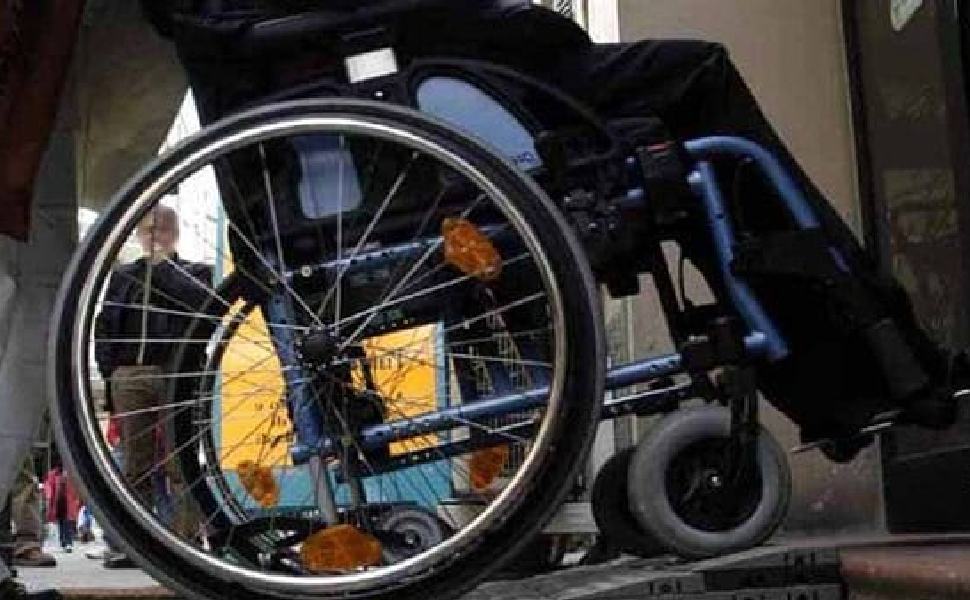 Ragazzo disabile bloccato in casa durante una fuga di gas. Salvato dai poliziotti 51 disabile 1 1