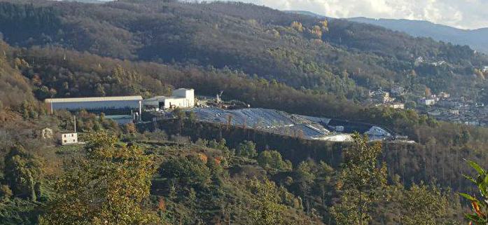 Arriva l'Arpacal alla discarica di Celico, ma il comitato non si fida dei loro 'strani' controlli 53 discarica celico 8