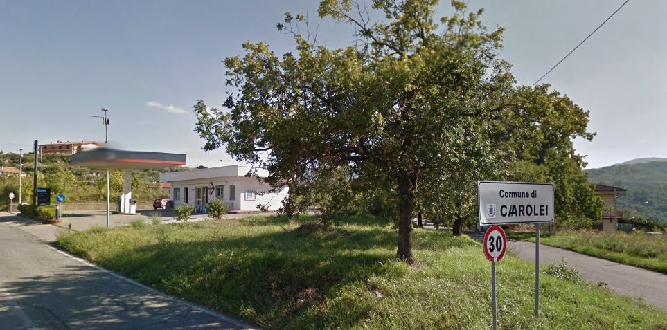 Furto al distributore di benzina di Carolei, sfondata la saracinesca. Bottino di circa 4 mila euro 53 distributore carburanti carolei