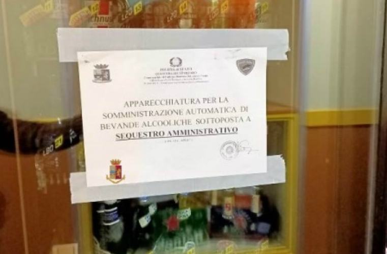 Lamezia, alcolici e bevande dopo la mezzanotte: sequestrato distributore 56 distributore sequestrato