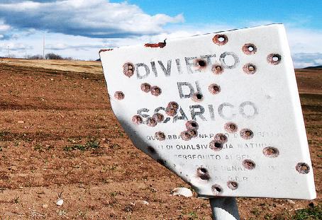 Rapporto Ecomafia, la Calabria sul podio dello smaltimento illegale dei rifiuti 194 divieto di scarico