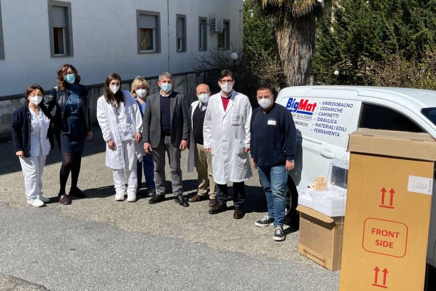 Cosenza, donazione al reparto di ematologia in ricordo di Raffaele Mazza 51 donazione Mazza reparto ematologia 01