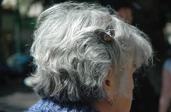 donna anziana