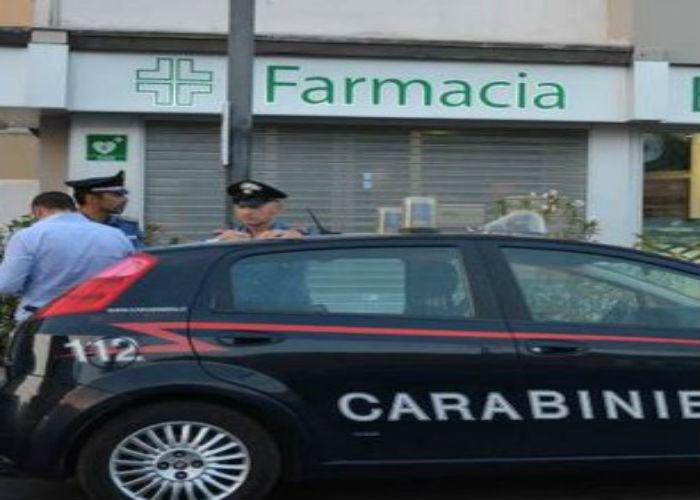Estorsione 'passionale' ai danni di un farmacista, due medici in manette 51 estorsione farmacia